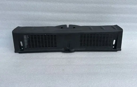 Trunk/boot sill cover protection