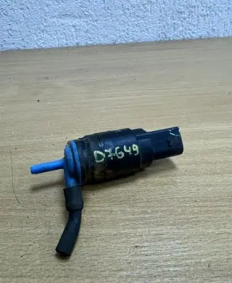 Mercedes-Benz E W210 Windscreen/windshield washer pump 2108691021 D7649