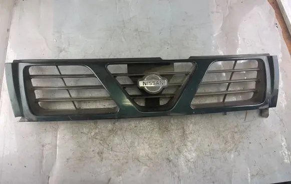 Nissan Patrol Y61 Front bumper upper radiator grill