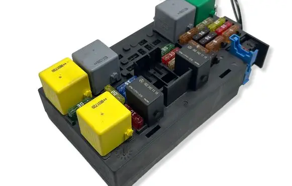 Mercedes-Benz ML W164 Fuse module A1645403572