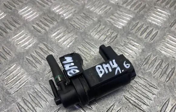 BMW 1 F20 F21 Turbo solenoid valve 70177712 V7599547