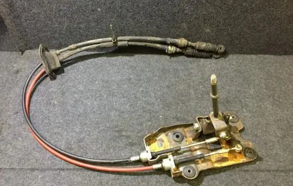Hyundai Lantra I Gear shift cable linkage