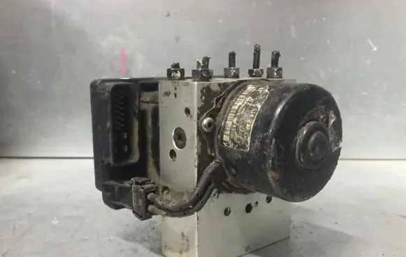 Volkswagen Golf IV ABS Pump 1J0907379H HMR9C10B71 10094903413