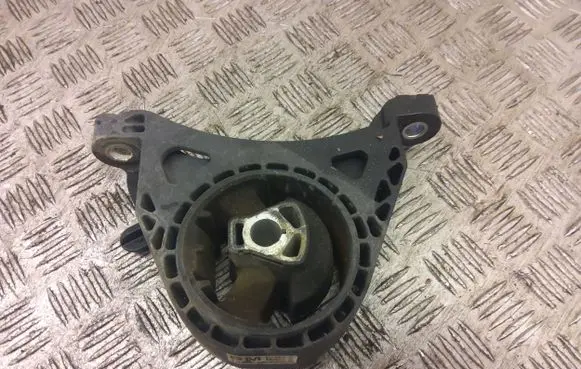 Opel Insignia A Engine mount bracket 13227769