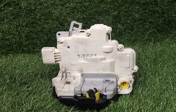 Audi A4 S4 B7 8E 8H Front door lock 8E1837015AB