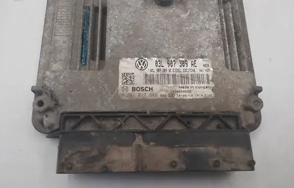 Volkswagen PASSAT B7 Engine control unit/module 03L907309AE 0281017946