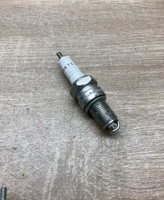 Peugeot 304 Spark plug N6YC