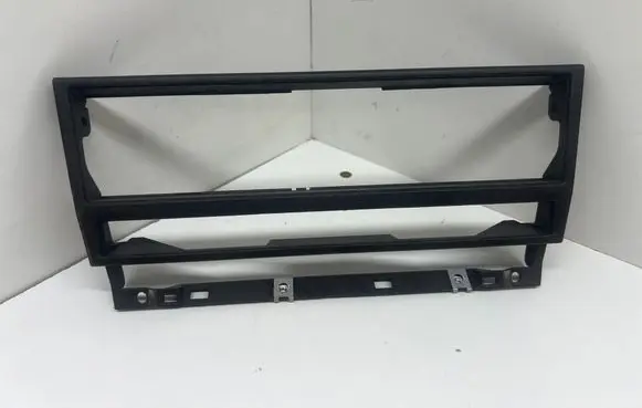 BMW 5 E39 Radio/GPS head unit trim 8247302