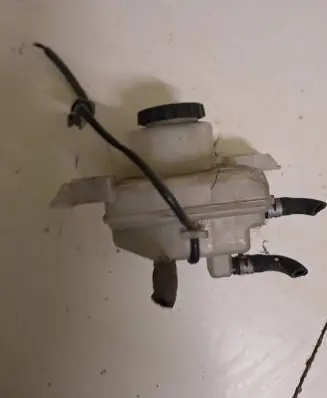 Toyota Prius (XW30) Power steering fluid tank/reservoir