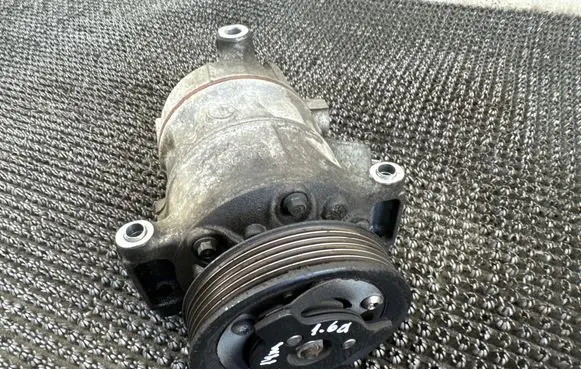 Volkswagen Jetta VI Air conditioning (A/C) compressor (pump) 5K0820803 095375112B4 1721P