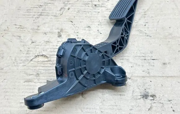 KIA Niro Accelerator throttle pedal 32700AT900