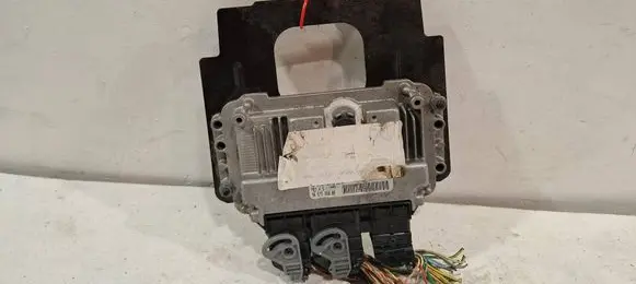 Citroen C4 I Engine control unit/module 0261208899 9657595880