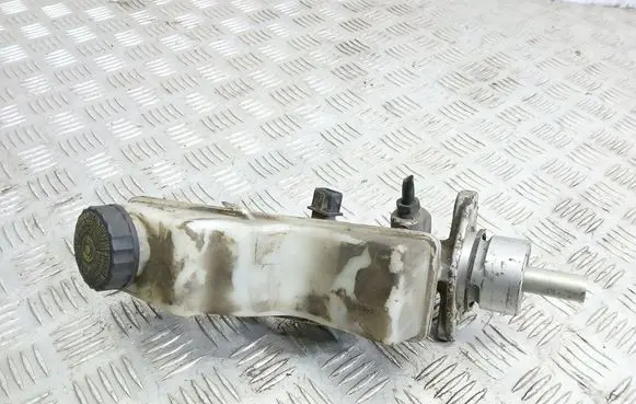Master brake cylinder