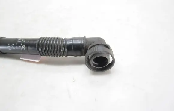 Volkswagen PASSAT B7 Breather hose/pipe 1K0129637D
