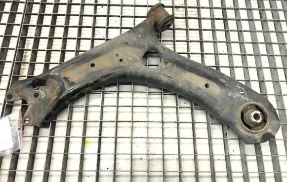 Volkswagen PASSAT B7 Front control arm 561407151C