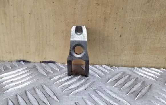 Volvo V70 Fuel Injector clamp holder