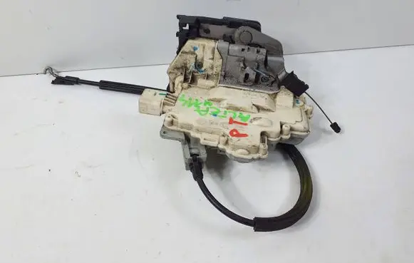 Seat Altea XL Rear door lock 33R08