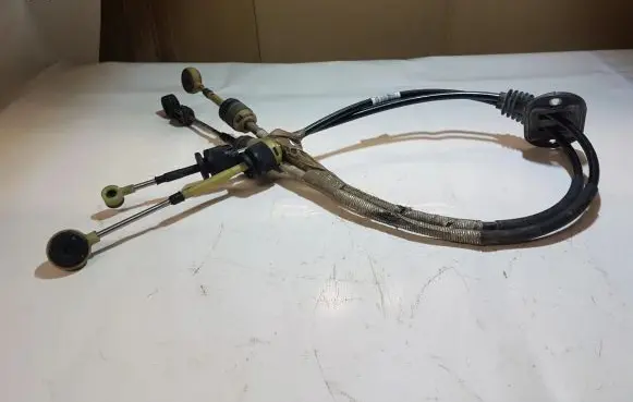Ford Focus Gear shift cable linkage bv6r-7e395-gc