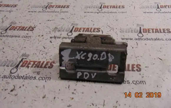 Volvo XC90 Front door upper hinge