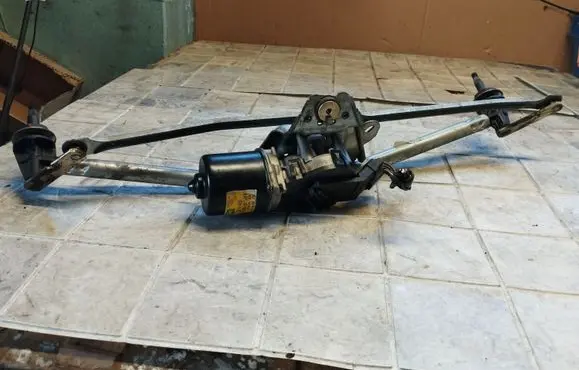 Renault Kangoo I Front wiper linkage and motor 53556402 8200122345A
