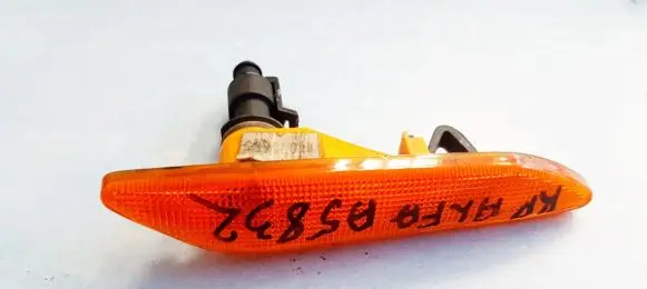 Alfa Romeo 156 Front fender indicator light 086671402L 08-667-1402L