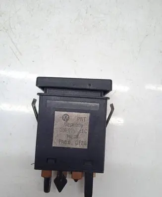 Volkswagen PASSAT B5 Windscreen/window heater switch 3B0959621