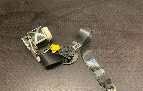 Volkswagen PASSAT B6 Front seatbelt 3C1857706F YD41922908
