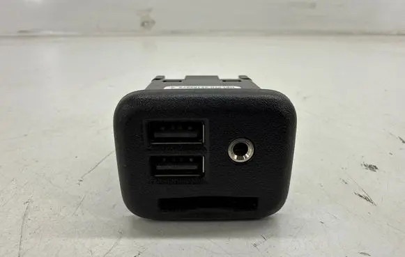 Chevrolet Camaro USB socket connector 13526854