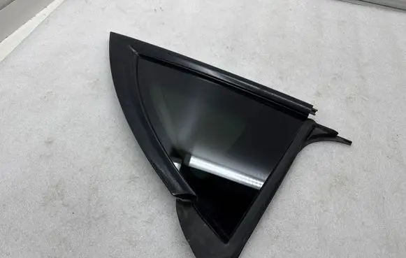 Rear vent window glass