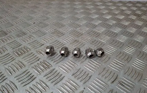 Nissan X-Trail T30 Nuts/bolts 