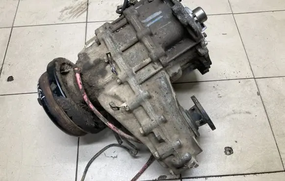 Nissan Patrol Y60 Gearbox transfer box case 
