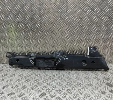 Land Rover Discovery 5 Fender mounting bracket HY3216150AA