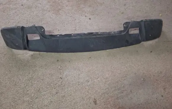Front bumper lip