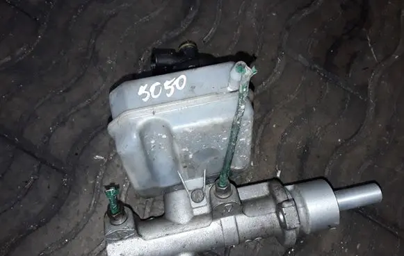 Renault Master III Master brake cylinder 8200245034C 8200365396D