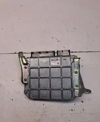 Toyota Avensis T270 Engine control unit/module 8966105F20