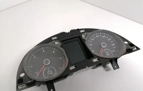 Volkswagen PASSAT CC Speedometer (instrument cluster) 3C8920970L