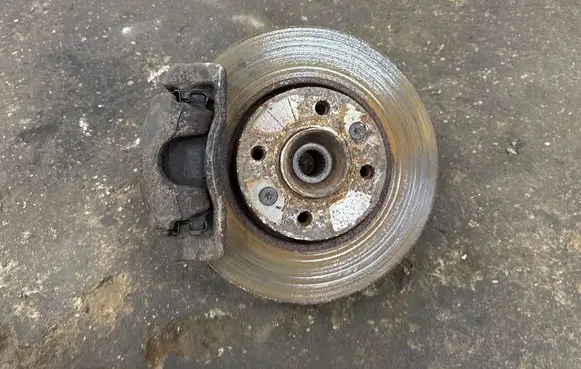 Renault Clio III Front wheel hub spindle knuckle