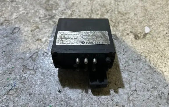 BMW 5 E28 Other relay 12866223 415202002001