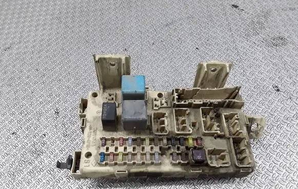 Toyota Avensis T250 Fuse module 1420482956