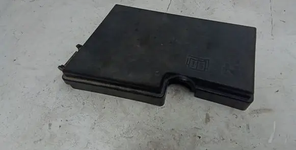 Volvo V50 Fuse box cover 30679510