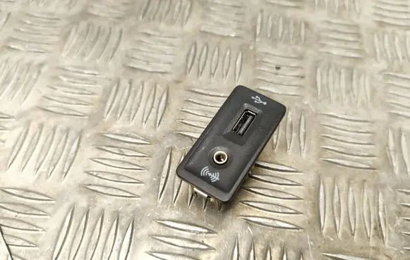Volkswagen Golf VII USB socket connector 5G0035222C