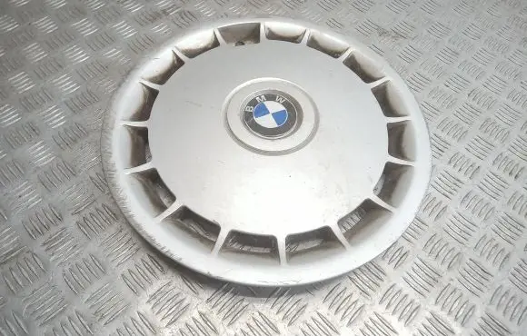 BMW 5 E34 R15 wheel hub/cap/trim 1129843