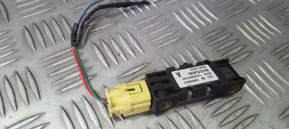 Nissan Primera Airbag deployment crash/impact sensor 0285003019 98830AV600