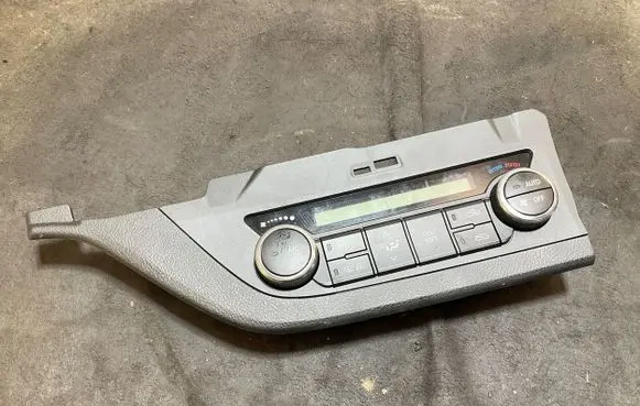 Toyota Auris E180 Climate control unit 75F542