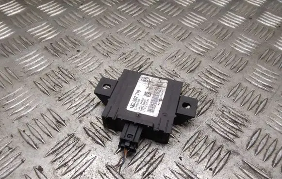 Audi A3 S3 8P Alarm control unit/module 1K0907719