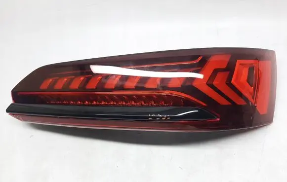Audi Q7 4M Rear/tail lights 4M0945308C