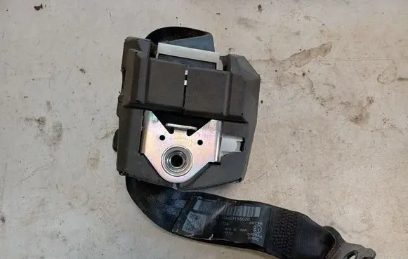 Volkswagen PASSAT B6 Rear seatbelt 3C9857806G