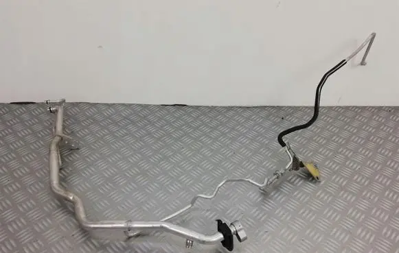 Infiniti Q50 Air conditioning (A/C) pipe/hose