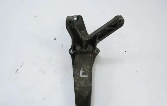 BMW 3 E36 Engine mounting bracket 