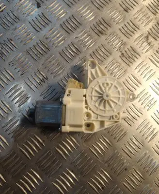 Mercedes-Benz C W204 Front door window regulator motor A2048200242 971132100